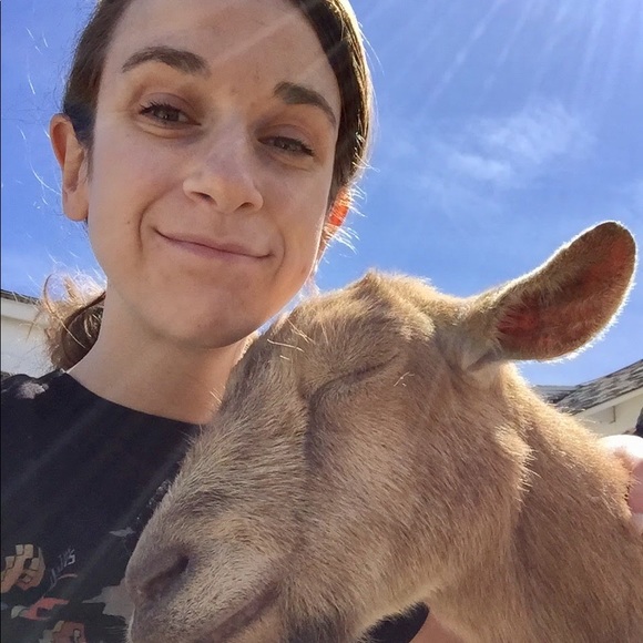 Meet your Posher, Everly - Picture 1 of 5